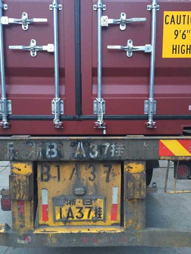 Leisuwash shipment to Combodia container loading 11