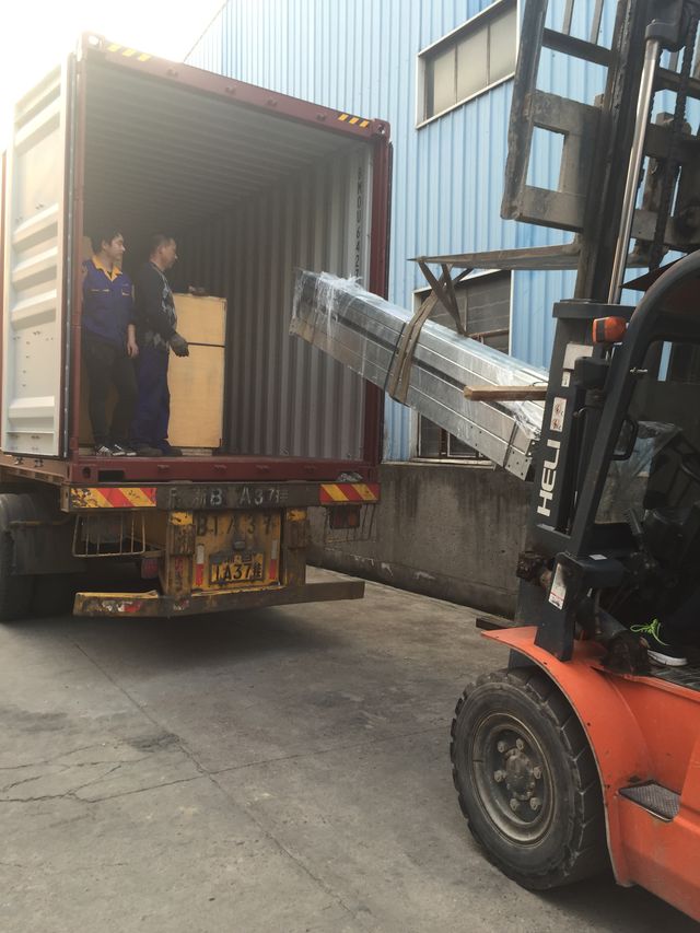 Leisuwash shipment to Combodia container loading 5