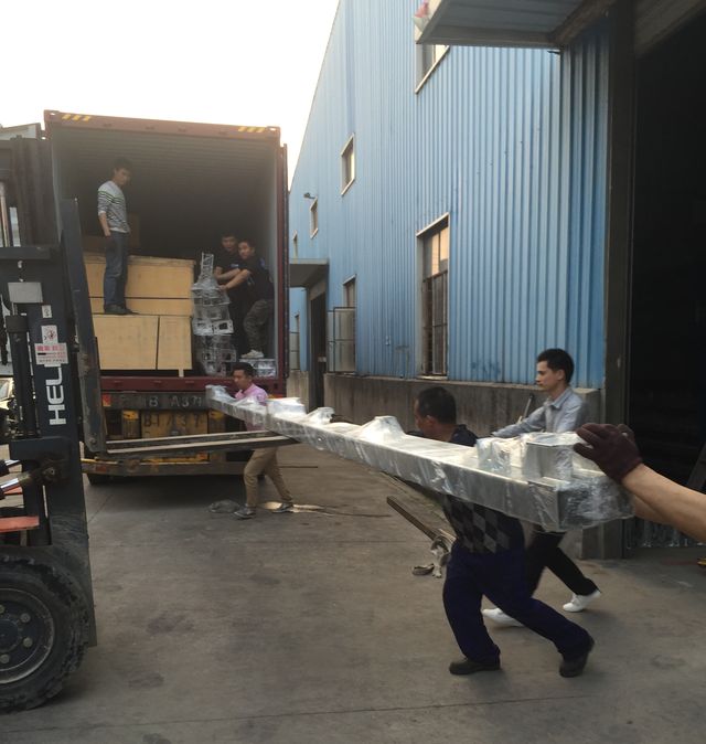 Leisuwash shipment to Combodia container loading 6