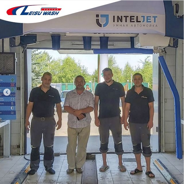 Inteljet technician with customer